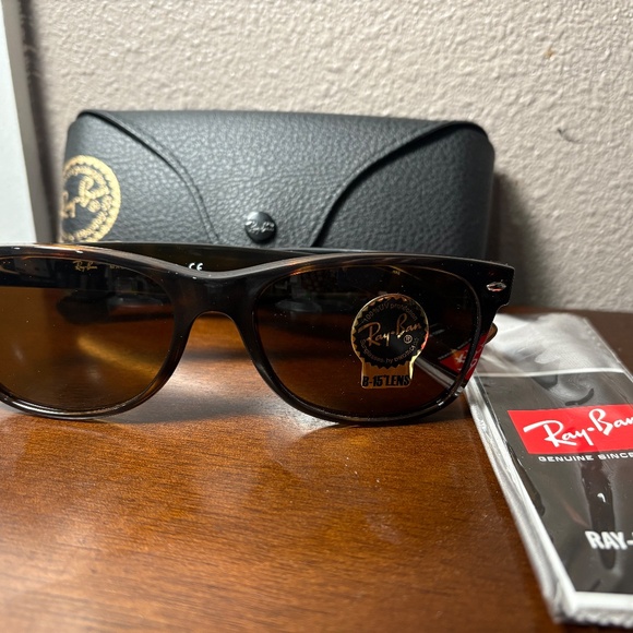 Ray-Ban New Wayfarer Classic sunglasses (RB2132 710 55-18) - Picture 6 of 12